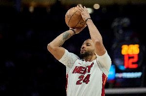 命中率不高！鲍威尔18投7中&三分11中4 空砍21分4板2助