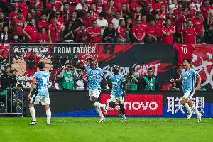 定海神针！马马杜全场数据：1进球10解围+90%传球成功率，评分8.4